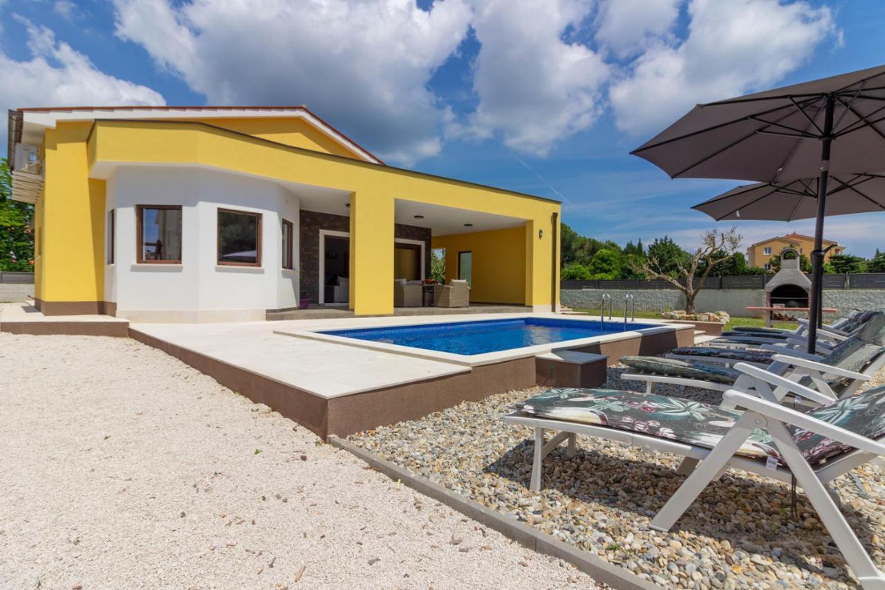 Modern Villa Eve In Medulin With Pool Near The Beach Экстерьер фото