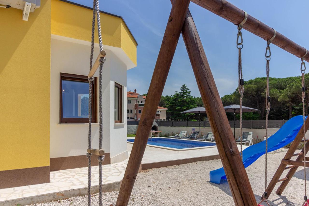 Modern Villa Eve In Medulin With Pool Near The Beach Экстерьер фото