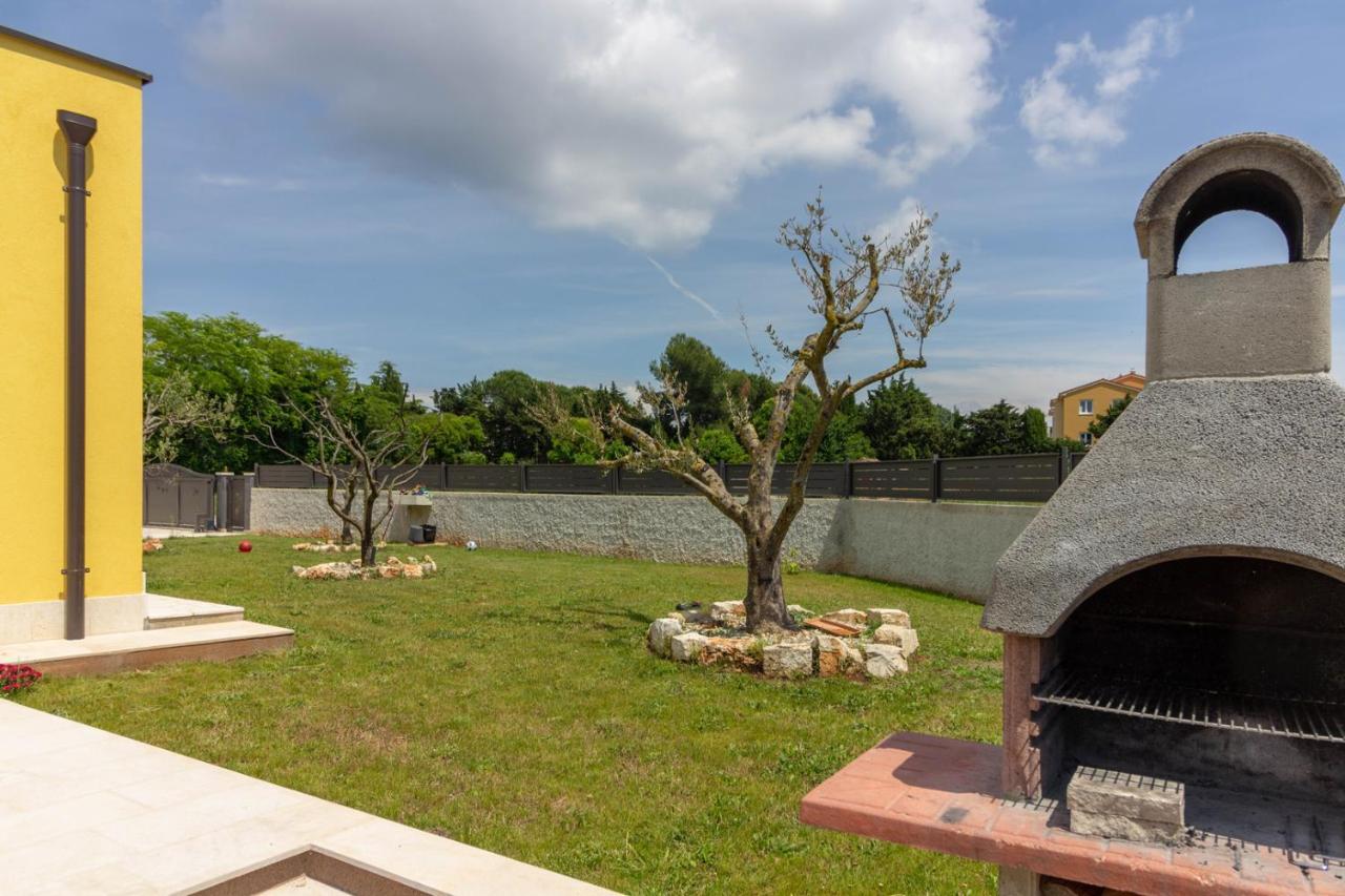 Modern Villa Eve In Medulin With Pool Near The Beach Экстерьер фото