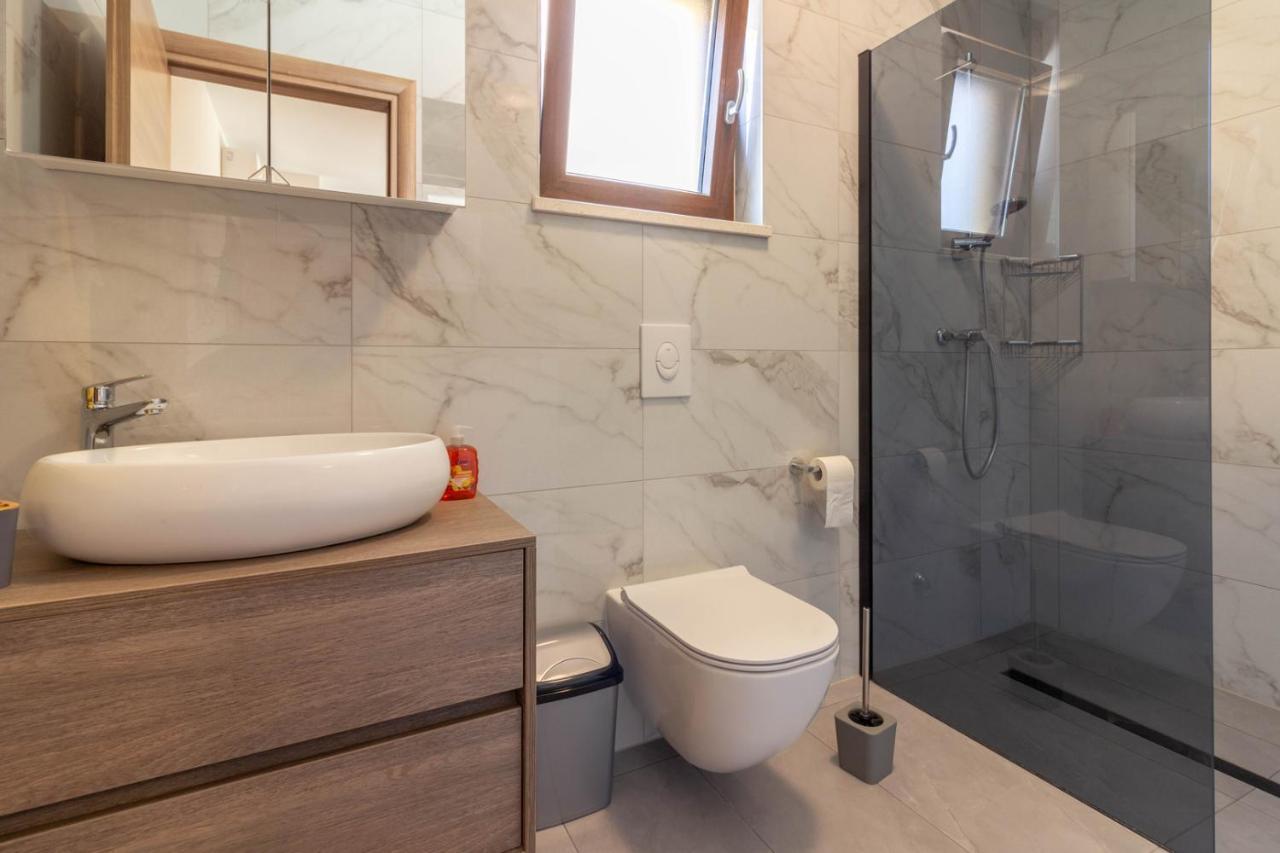Modern Villa Eve In Medulin With Pool Near The Beach Экстерьер фото