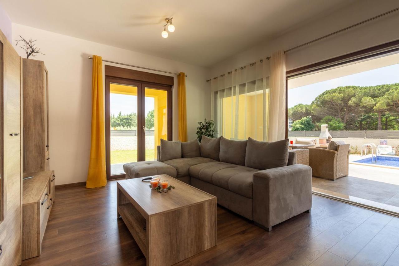 Modern Villa Eve In Medulin With Pool Near The Beach Экстерьер фото