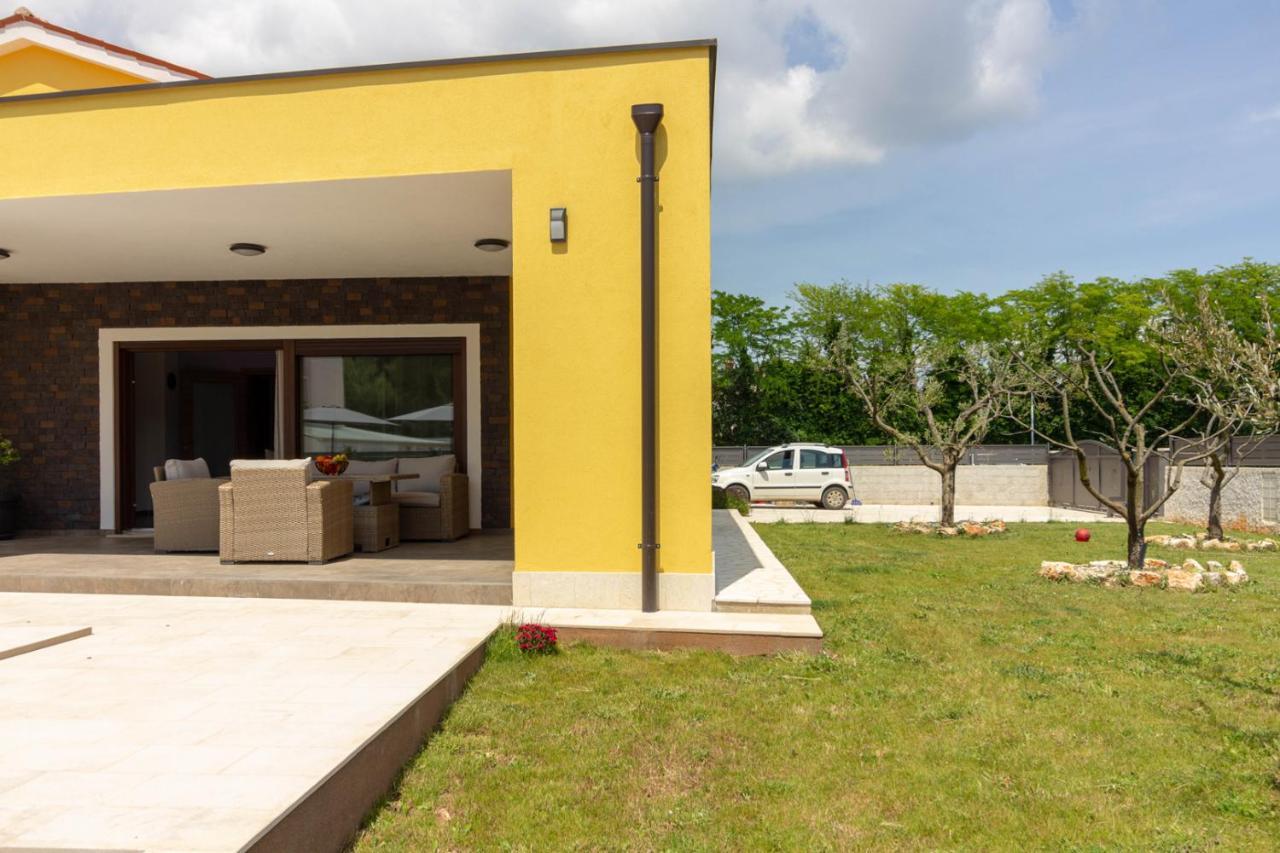 Modern Villa Eve In Medulin With Pool Near The Beach Экстерьер фото