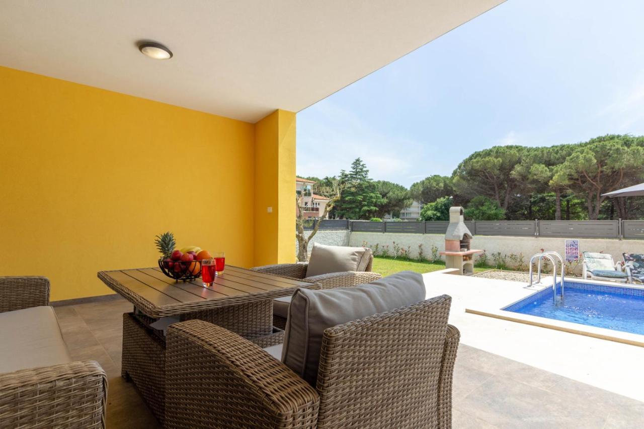 Modern Villa Eve In Medulin With Pool Near The Beach Экстерьер фото