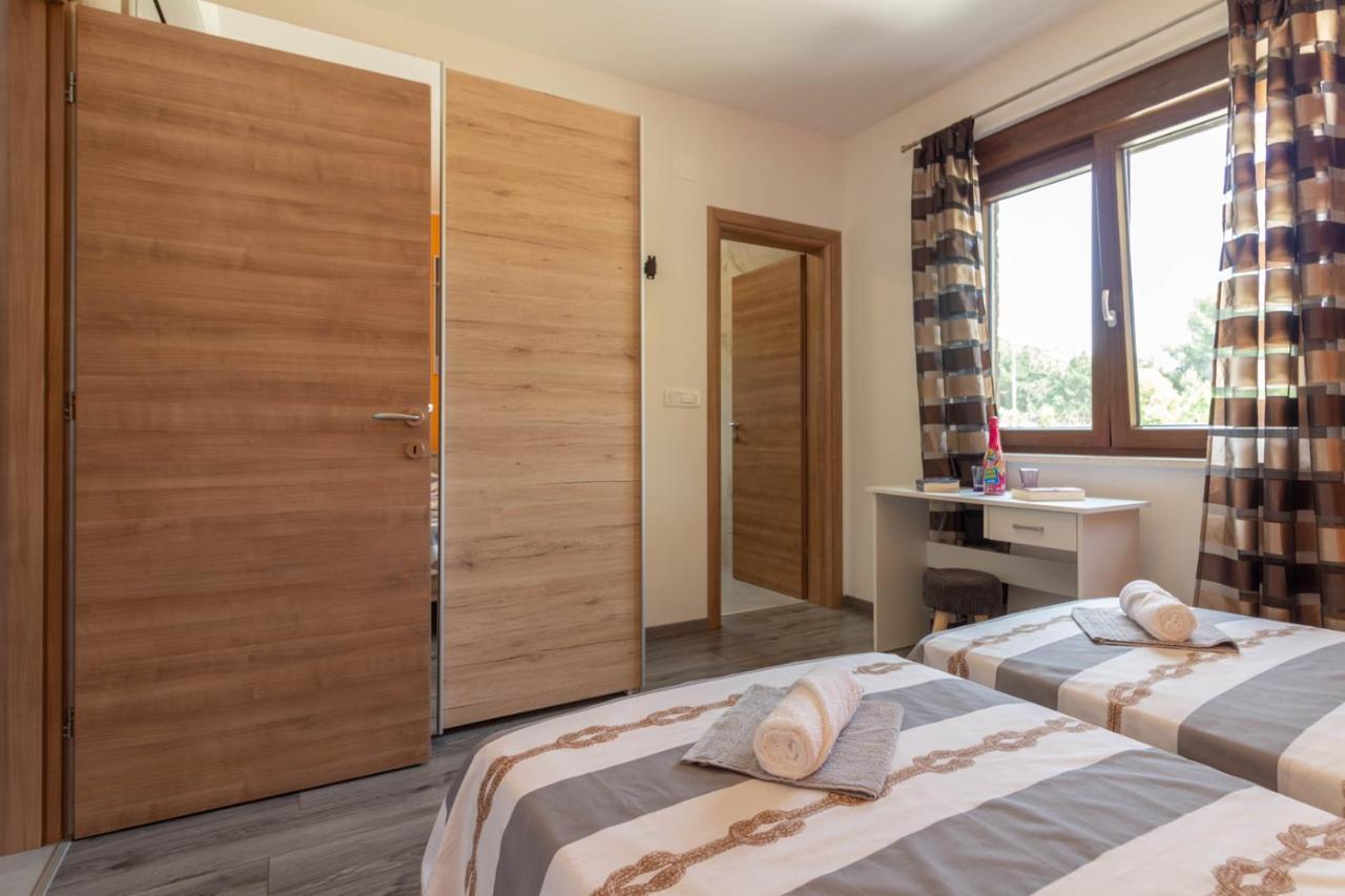 Modern Villa Eve In Medulin With Pool Near The Beach Экстерьер фото