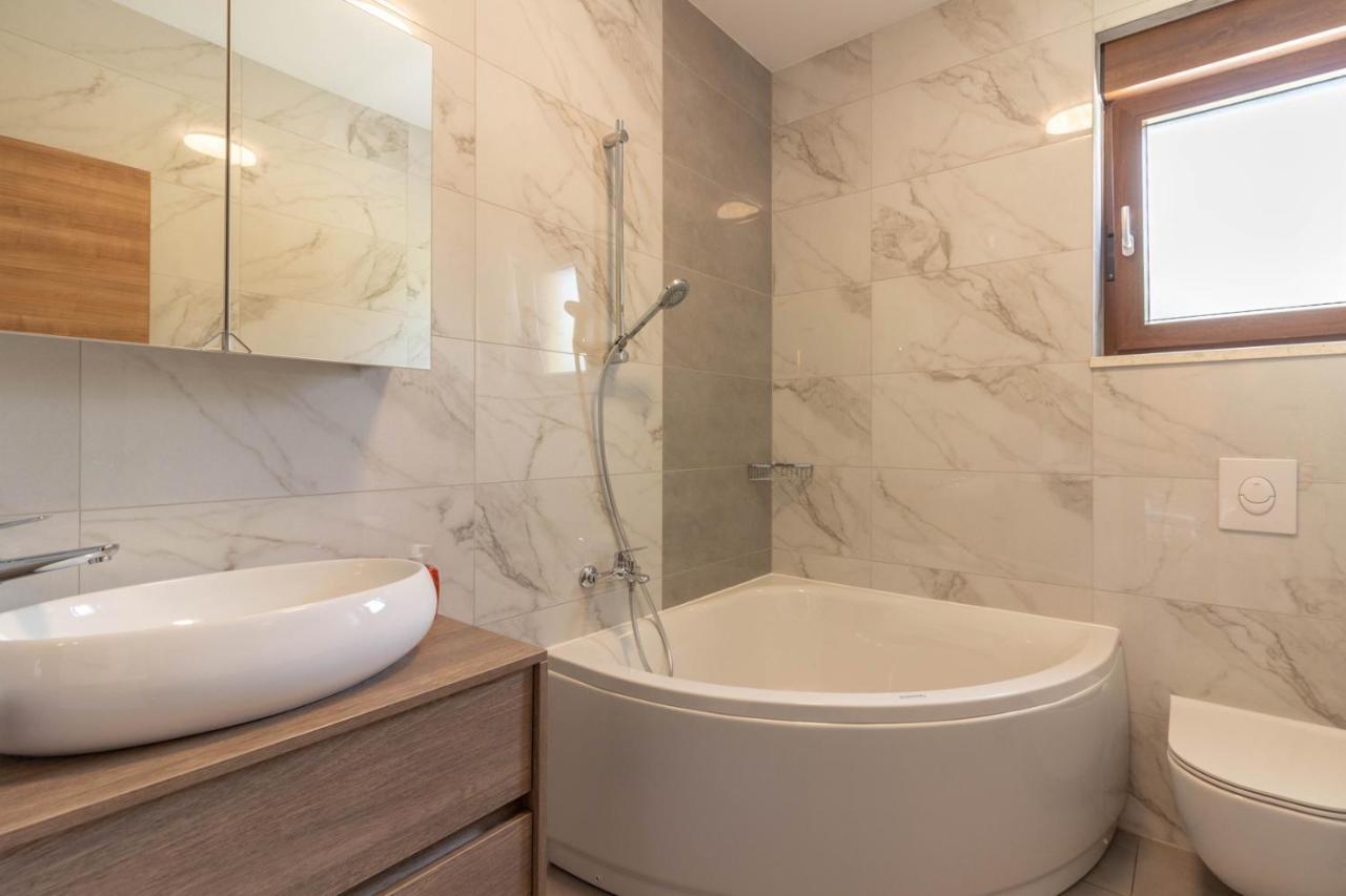 Modern Villa Eve In Medulin With Pool Near The Beach Экстерьер фото