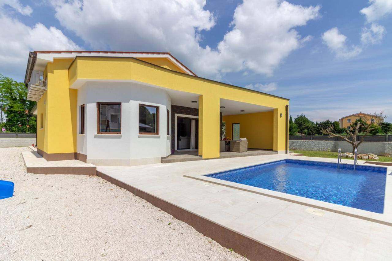 Modern Villa Eve In Medulin With Pool Near The Beach Экстерьер фото