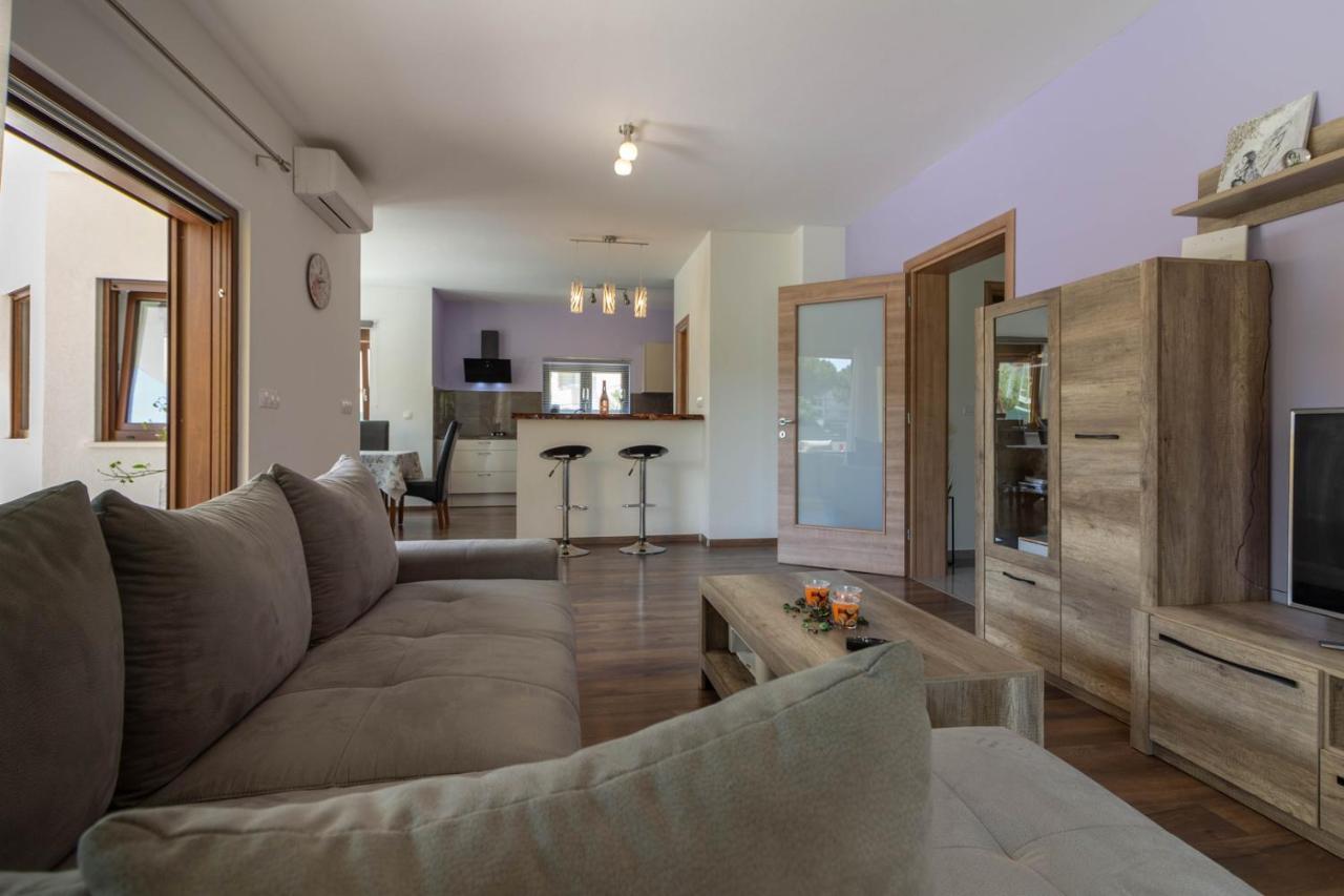 Modern Villa Eve In Medulin With Pool Near The Beach Экстерьер фото