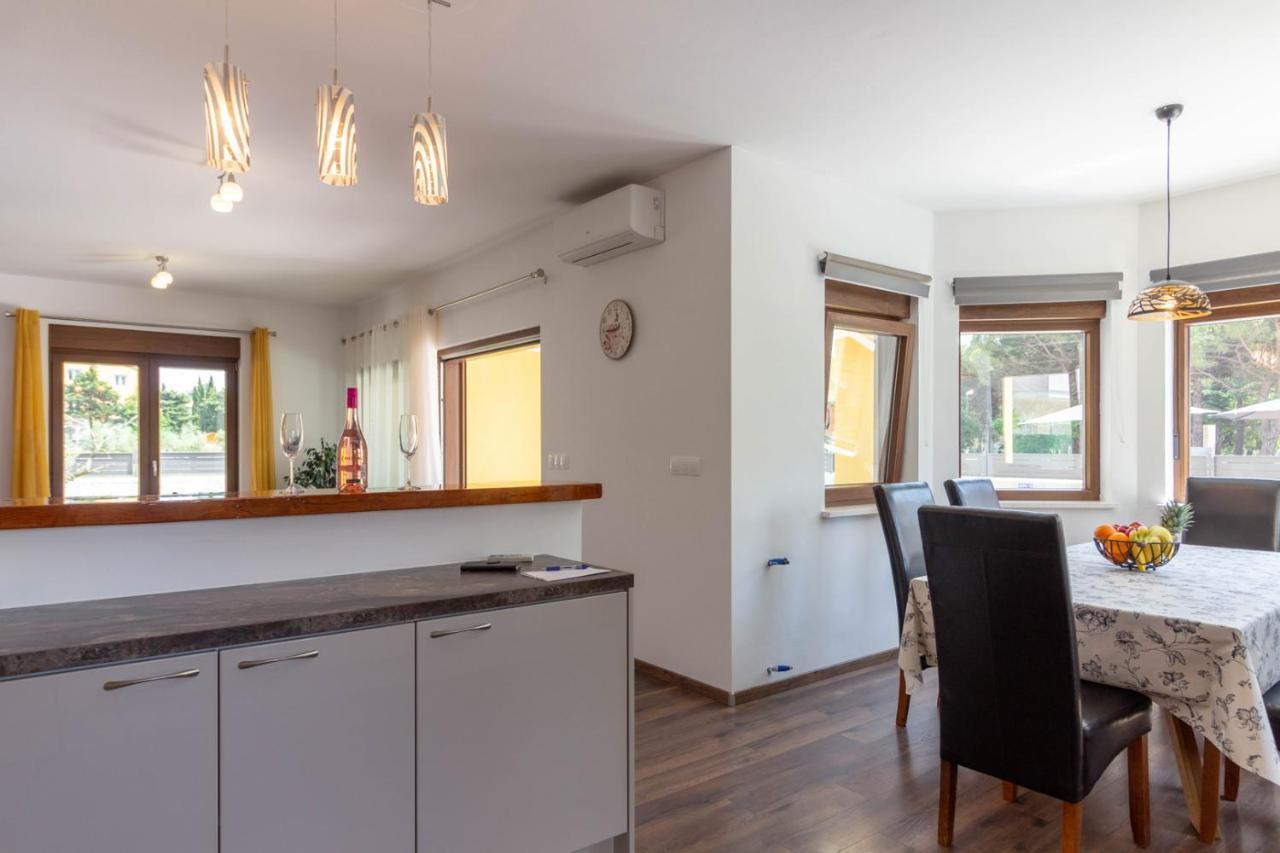 Modern Villa Eve In Medulin With Pool Near The Beach Экстерьер фото